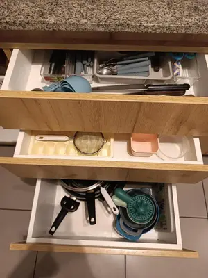 a wooden shelf with various items on it at Acogedor y cómodo departamento de 2 Habitaciones en Magdalena in Lima