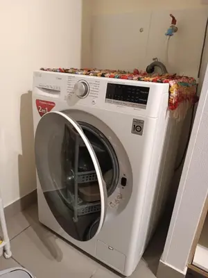 a white washing machine with a towel on top of it at Acogedor y cómodo departamento de 2 Habitaciones en Magdalena in Lima