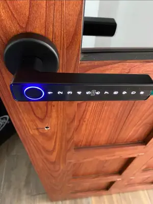 a black door handle on a wooden drawer at Cuzco Lodgement in Lima