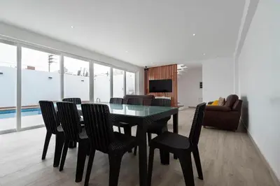 a dining room with a glass table and chairs at CA4 - Casa con Jacuzzi privado - Playa Pulpos in Punta Hermosa