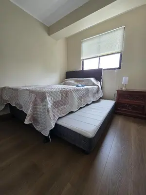 a bedroom with a bed and a window in it at AMPLIO DEPARTAMENTO EN JESÚS MARÍa in Lima
