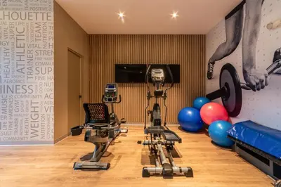 a room with two cameras and balloons and a gym at Midnight District Apartment by Geko in Lima