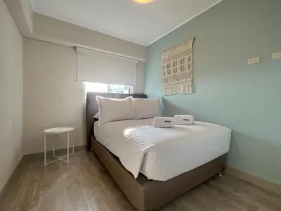 a bedroom with a large bed with two white pillows at Studio 4 by Geko in Lima