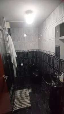 a bathroom with a black toilet and a shower at Magdalena del Mar, mejor ubicación imposible in Lima