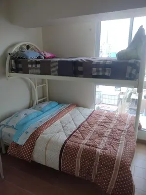 two bunk beds in a room with a bed at Moderno departamento con vista panorámica cerca a los centros comerciales in Lima