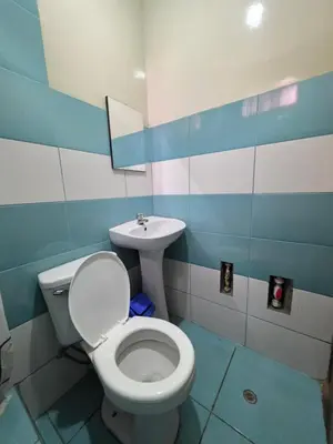 a bathroom with a toilet and a sink at Hospedaje Leo in Lima