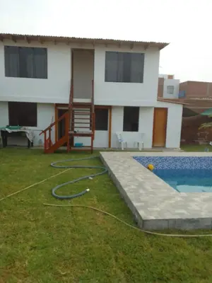 a house with a swimming pool in the yard at casa de playa en lurin con piscina y parrilla in La Planicie
