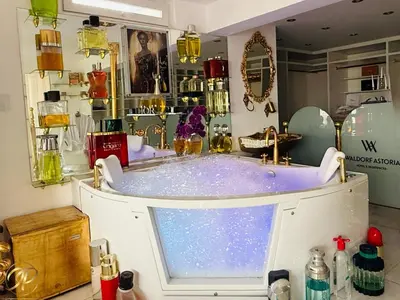 a jacuzzi tub in a room with many items at El Palacio del Rey in Lima