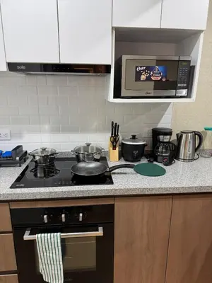 a kitchen with a stove with pots and pans at Encantador departamento con hermosa vista in Lima