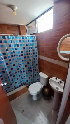 a bathroom with a toilet and a sink at Habitación Privada con Entrada Independiente in Ica