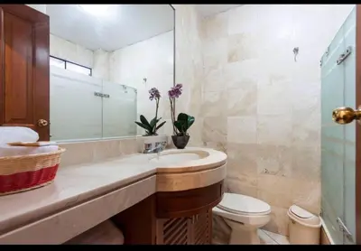a bathroom with a sink and a toilet and a mirror at Apartamento en Miraflores in Lima