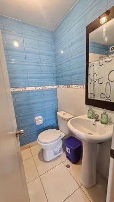 a bathroom with a toilet and a sink at Apartamento de 3 dormitorios frente a plaza San Miguel con Piscina in Lima