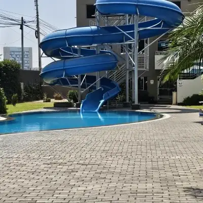 Apartamento de 3 dormitorios frente a plaza San Miguel con Piscina