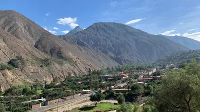 a town in a valley with mountains in the background at Restobar & Hotel Campestre Aisha in Cocachacra