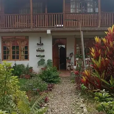 Yanesh Haus cuartos