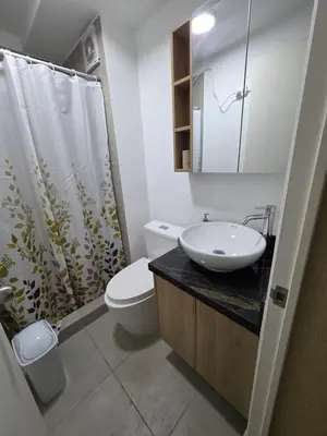 a bathroom with a sink and a toilet and a shower at Departamento 3 Dormitorios en Ñaña - Con Cochera in Chosica