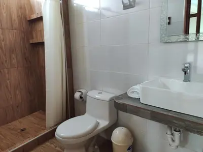 a bathroom with a toilet and a sink at HsDverdi in Santa María
