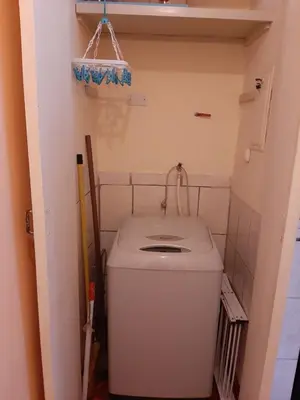 a small bathroom with a toilet in a room at Groundfloor, onebedroom apartment in Lima