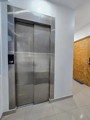 a metal elevator in a room with a door at 402 Moderno departamento equipado in Abancay