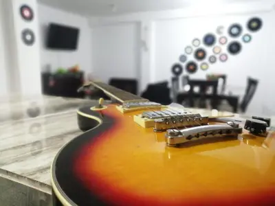 a close up of an acoustic at Amplio departamento completo cerca al aeropuerto in Lima