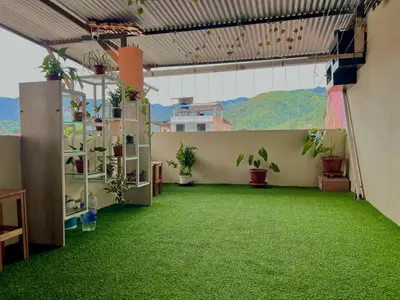 a room with a green floor with plants on it at Habitación premium y moderna in La Merced