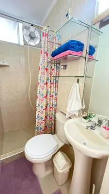 a bathroom with a toilet and a sink at Luminoso minidepartamento independiente cerca al Estadio Nacional in Lima