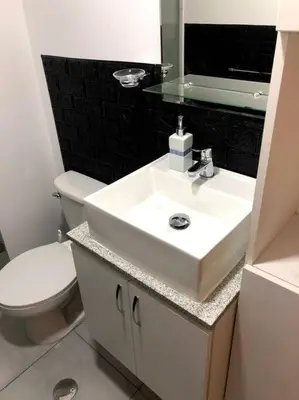 a bathroom with a white sink and a toilet at Refugio de Alexander in Lima