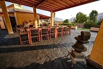 a group of chairs and a table with a hat at Casa Trasgu en Cieneguilla Lima Peru Nice and cozy cottage in Villa María del Trunfo