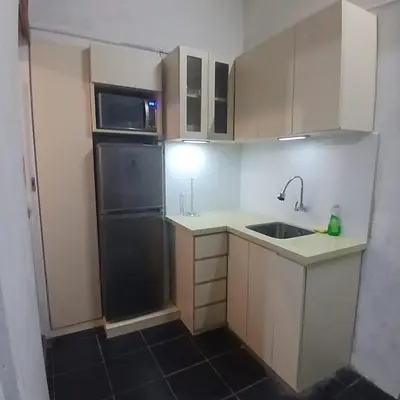 a small kitchen with a sink and a refrigerator at Casita Monarca in San Antonio