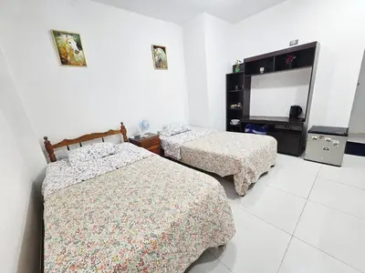 a bedroom with two beds and a flat screen tv at Familiar Premium Twin Chanchamayo in La Merced