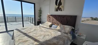a bedroom with a bed with a view of the beach at SKY HOUSE con vista al mar in Chincha Baja