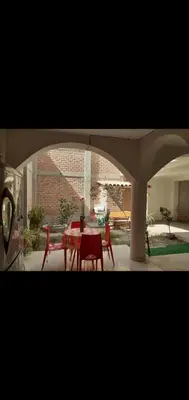 a table and chairs in a room with an archway at Noah'house in Nazca