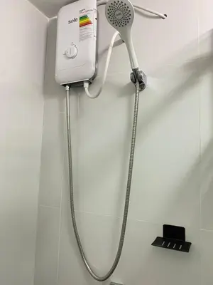 a shower with a blow dryer in a bathroom at Amanecer Refugio Ideal Cozy Retreat in Los Olivos in Lima