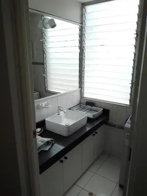 a bathroom with a sink and a mirror at Miraflores, Lima, habitación independiente in San Antonio