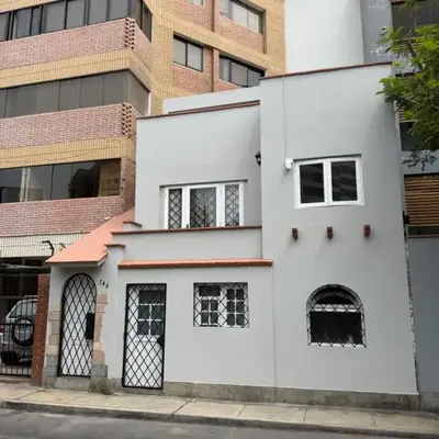 Casita de Miraflores calle Ocharan a 5 minutos de Larcomar