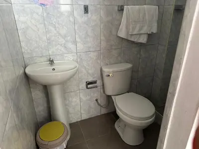 a small bathroom with a toilet and a sink at Hospedaje MARY in Quinua