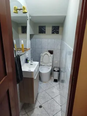a bathroom with a toilet and a sink at Habitación H4, TV y WIFI cerca a Barranco in Lima