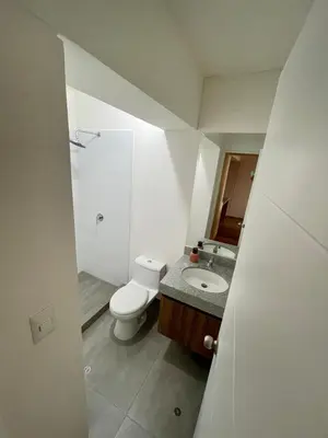 a small bathroom with a toilet and a sink at Depa en Av Javier Prado frente a San isi in Lima
