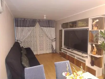 a living room with a couch and a flat screen tv at Depa con estacionamiento 3 dorm en Av Brasil in Lima