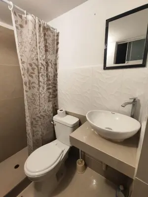 a bathroom with a toilet and a sink at Habitación independiente con terraza y cocina in Lima