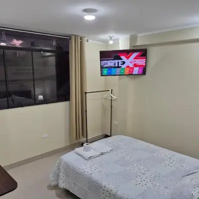 Habitación privada con vista a la calle cerca a la plaza Constitución
