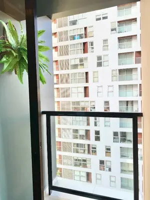a window with a view of a tall building at Departamento exclusivo con vista a la ciudad in Lima