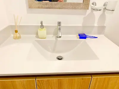 a white sink in a bathroom at Departamento exclusivo con vista a la ciudad in Lima