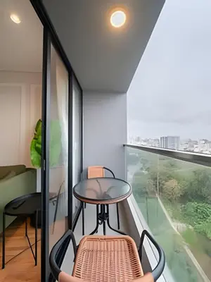 a small table and chairs in a room with a window at Edificio Parque Castilla in Lima