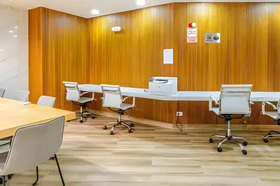 a conference room with desks and chairs in an office at Edificio Plaza 27 in Lima