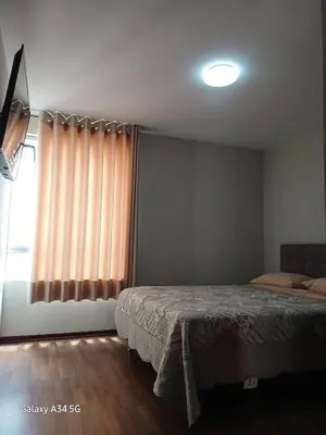 a bedroom with a bed and a window at Cómodo departamento familiar in Lima