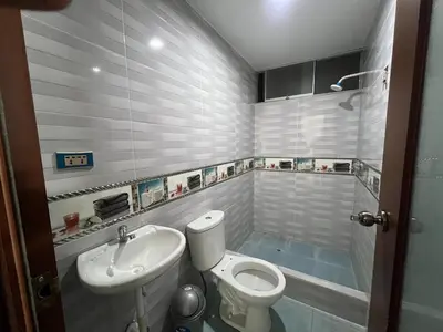 a bathroom with a toilet and a sink at Alojamiento ideal Equipado in Huancayo