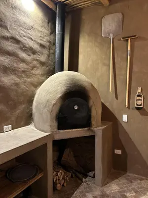 a wood fired pizza oven in a kitchen at Casa de Campo con Piscina, BBQ y Naturaleza Cañete in Imperial