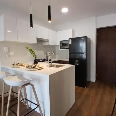 a kitchen with a sink and a refrigerator at Vive Barranco, Reserva aquí in Lima