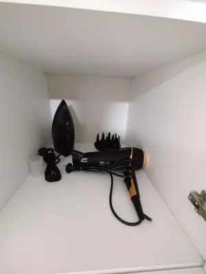 a room with a gun on a wall at Apartamento de ensueño in Lima